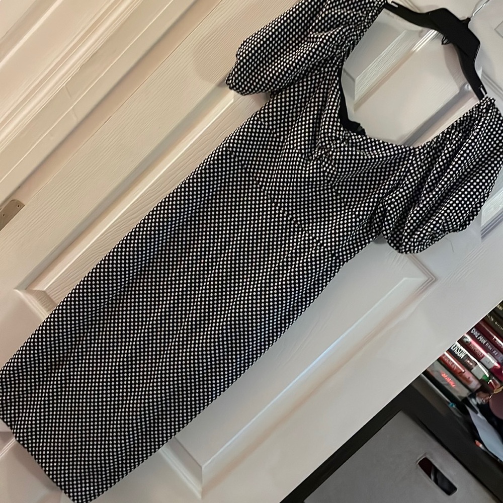 Betsey Johnson wiggle dress. Size 6. EUC. Worn once.